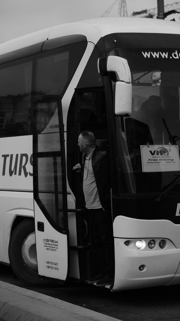 Location bus avec chauffeur : le transport qui vous ressemble !